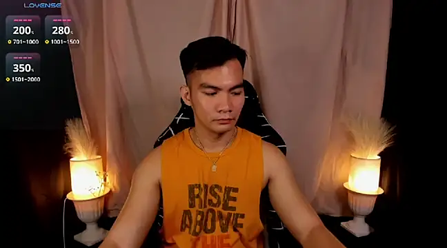 Snapshot of 000batman000 chatting on 02-18-25, 01:33 000batman000 online show from 02-18-25, 01:33