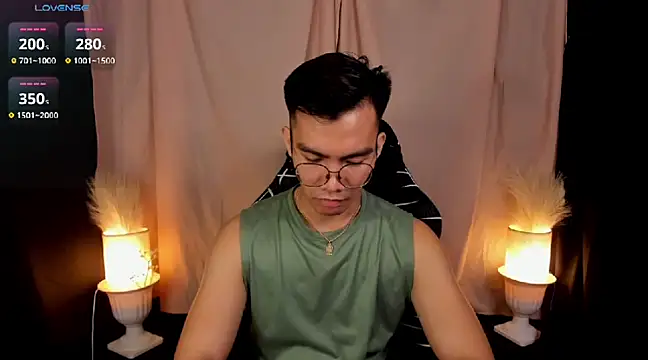 Snapshot of 000batman000 chatting on 02-19-25, 01:40 000batman000 online show from 02-19-25, 01:40