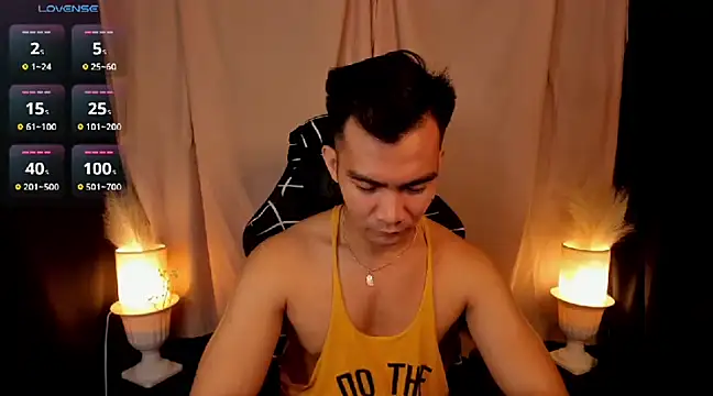 Snapshot of 000batman000 chatting on 02-19-25, 01:06 000batman000 online show from 02-19-25, 01:06