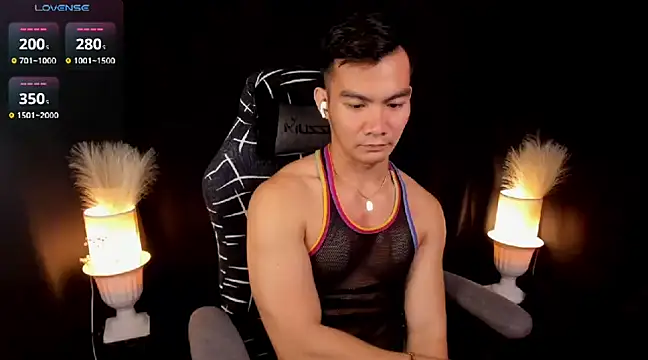 Snapshot of 000batman000 chatting on 03-17-25, 12:19 000batman000 online show from 03-17-25, 12:19