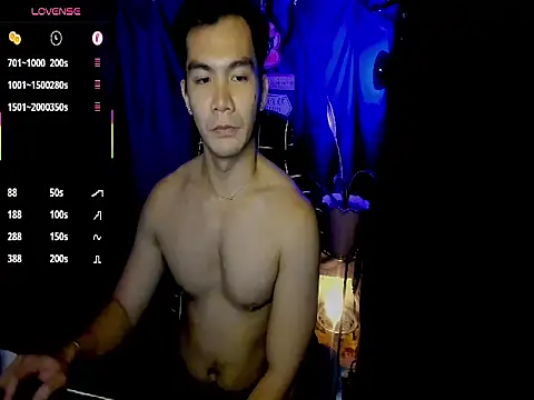 Snapshot of 000batman000 chatting on 02-16-26, 02:24 000batman000 online show from 02-16-26, 02:24