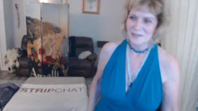 Snapshot of SindeeDix chatting on 07-11-26, 05:04 SindeeDix online show from 07-11-26, 05:04