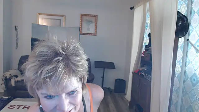 Snapshot of SindeeDix chatting on 08-02-26, 03:43 SindeeDix online show from 08-02-26, 03:43