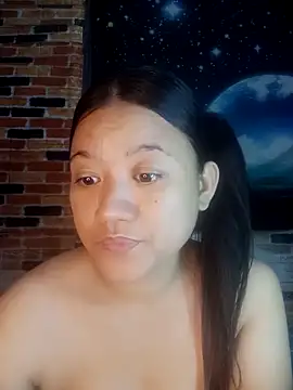 Snapshot of Urchanel chatting on 04-23-26, 01:35 Urchanel online show from 04-23-26, 01:35