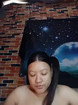 Snapshot of Urchanel chatting on 05-24-26, 10:37 Urchanel online show from 05-24-26, 10:37