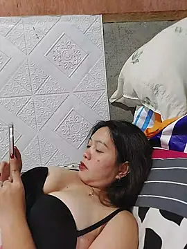 Snapshot of MissKitty31 chatting on 05-19-26, 01:39 MissKitty31 online show from 05-19-26, 01:39