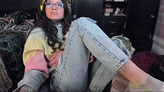 Snapshot of Lilmarieee chatting on 02-19-25, 01:51 Lilmarieee online show from 02-19-25, 01:51