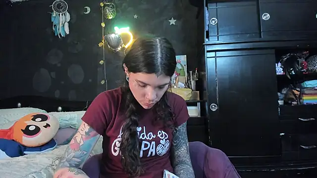 Snapshot of Lilmarieee chatting on 11-18-25, 10:47 Lilmarieee online show from 11-18-25, 10:47
