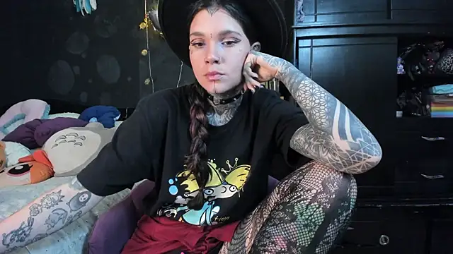 Snapshot of Lilmarieee chatting on 11-19-25, 09:37 Lilmarieee online show from 11-19-25, 09:37