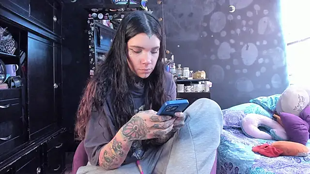 Snapshot of Lilmarieee chatting on 12-22-25, 02:25 Lilmarieee online show from 12-22-25, 02:25