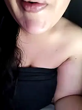 Snapshot of Annerae chatting on 04-19-26, 03:33 Annerae online show from 04-19-26, 03:33