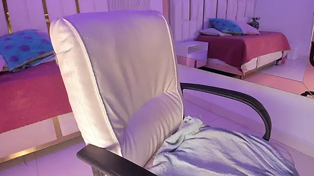 Snapshot of Meghan_stonne_ chatting on 01-18-26, 07:17 Meghan stonne online show from 01-18-26, 07:17