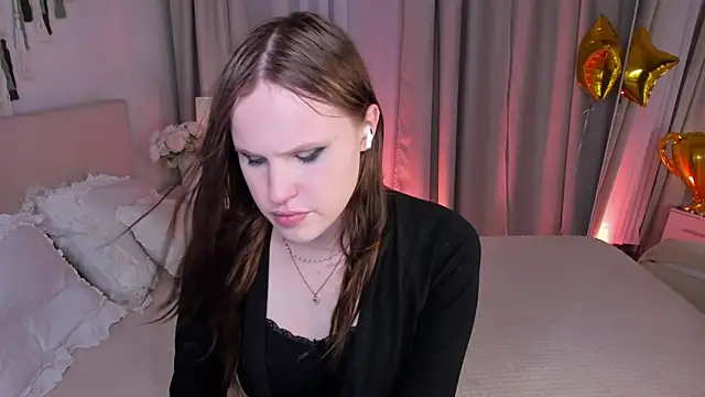 Snapshot of EffieMinki chatting on 06-30-26, 09:27 EffieMinki online show from 06-30-26, 09:27