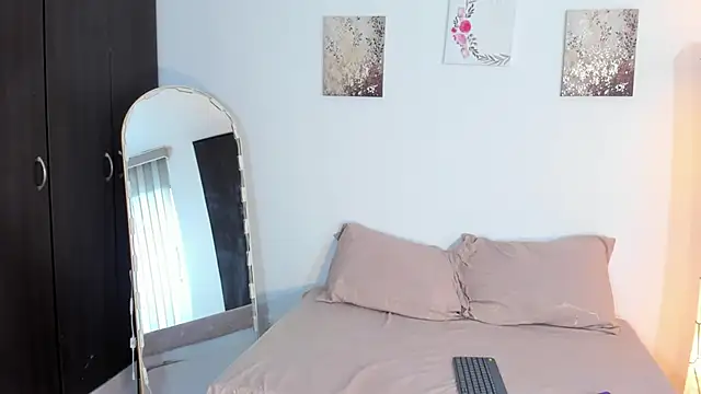 SarahCinnamon- online show from 02-17-26, 07:20