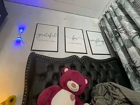 Miss Deliciousness online show from 03-26-26, 06:24