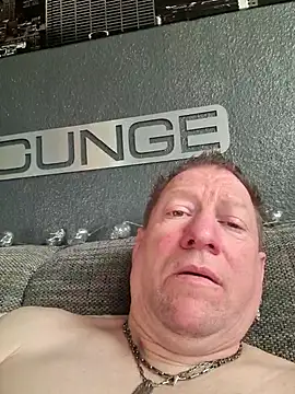 tomtom111111 online show from 03-05-25, 02:23