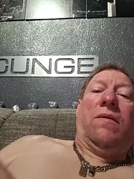 tomtom111111 online show from 01-17-26, 04:39