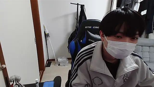 Snapshot of pychan chatting on 03-01-26, 12:18 pychan online show from 03-01-26, 12:18