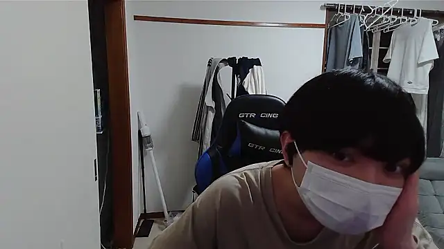 Snapshot of pychan chatting on 04-05-26, 12:57 pychan online show from 04-05-26, 12:57