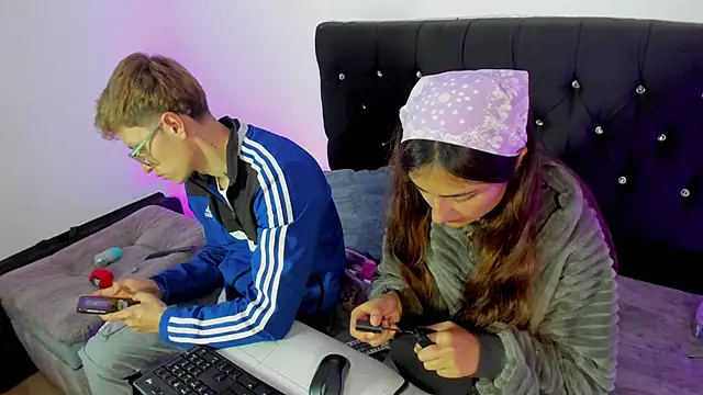 Snapshot of A_sexy_couple__ chatting on 11-13-25, 09:25 A sexy couple online show from 11-13-25, 09:25