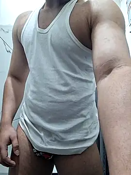 Snapshot of GYMBOY0071 chatting on 02-15-26, 07:05 GYMBOY0071 online show from 02-15-26, 07:05