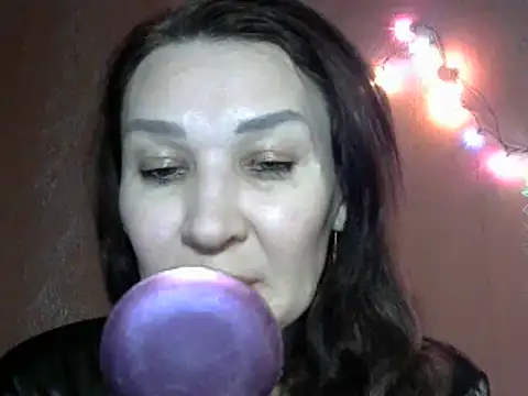 Snapshot of PrettyAndWild chatting on 12-13-24, 05:21 PrettyAndWild online show from 12-13-24, 05:21