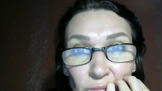 Snapshot of PrettyAndWild chatting on 10-17-25, 03:58 PrettyAndWild online show from 10-17-25, 03:58