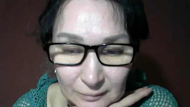 Snapshot of PrettyAndWild chatting on 04-19-26, 03:33 PrettyAndWild online show from 04-19-26, 03:33