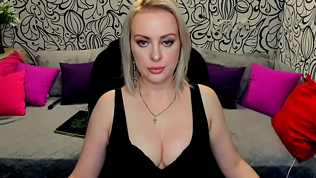 Hotdreamhere online show from 12-11-24, 01:39