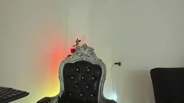 Snapshot of Hela_wet chatting on 02-07-25, 12:42 Hela wet online show from 02-07-25, 12:42