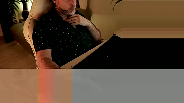 Snapshot of Sanders_White chatting on 12-12-24, 03:10 Sanders White online show from 12-12-24, 03:10