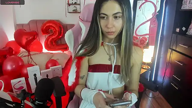 lilly sweett online show from 12-15-24, 07:02