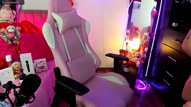 lilly sweett online show from 02-15-25, 06:44