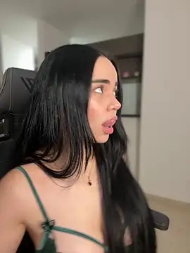 GeorginaJones online show from 10-29-25, 01:19