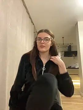 little belucci online show from 01-30-25, 03:40