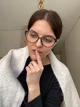 little belucci online show from 02-09-25, 01:03