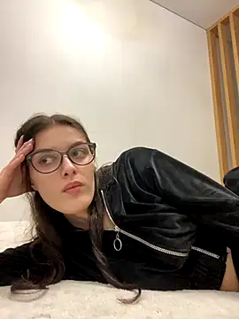 little belucci online show from 11-12-25, 01:44