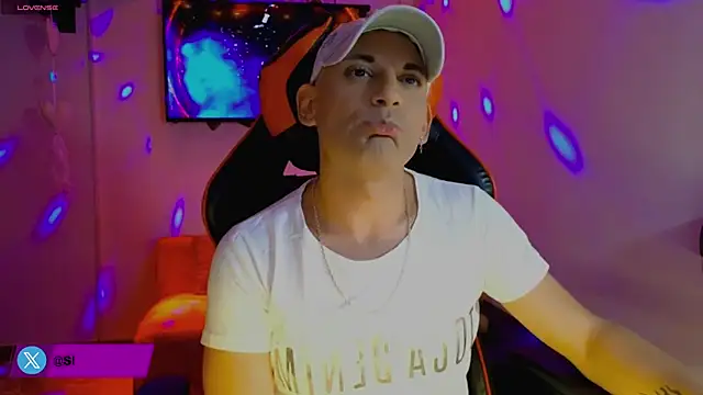 Snapshot of smangels chatting on 03-13-25, 03:44 smangels online show from 03-13-25, 03:44