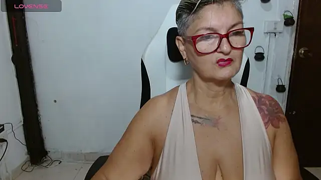 Snapshot of bety-cum2 chatting on 06-18-26, 01:48 bety-cum2 online show from 06-18-26, 01:48