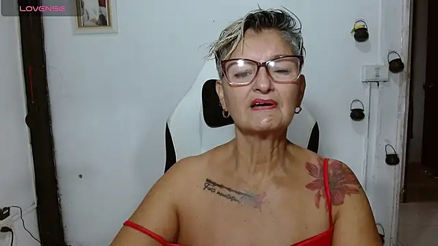 Snapshot of bety-cum2 chatting on 06-23-26, 12:47 bety-cum2 online show from 06-23-26, 12:47