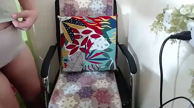 Snapshot of Skinny_regie99xxx chatting on 02-21-25, 02:38 Skinny regie99xxx online show from 02-21-25, 02:38