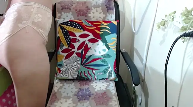 Snapshot of Skinny_regie99xxx chatting on 03-18-25, 03:53 Skinny regie99xxx online show from 03-18-25, 03:53