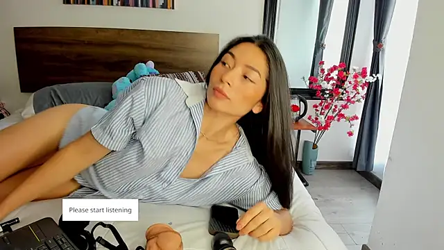 Snapshot of Ginebraa_Saenz chatting on 09-25-25, 02:43 Ginebraa Saenz online show from 09-25-25, 02:43