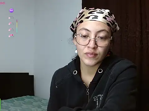 Olivia Bright online show from 05-18-26, 01:13