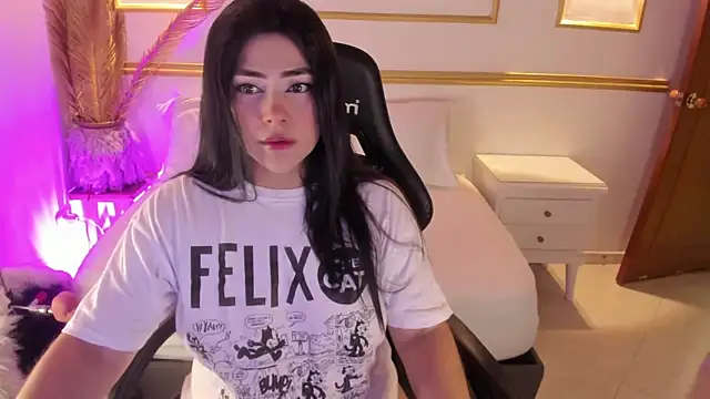 lucy26  online show from 01-30-25, 02:27