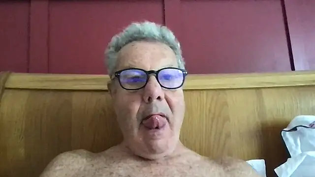 Snapshot of Oldpistolpete chatting on 07-07-26, 08:51 Oldpistolpete online show from 07-07-26, 08:51