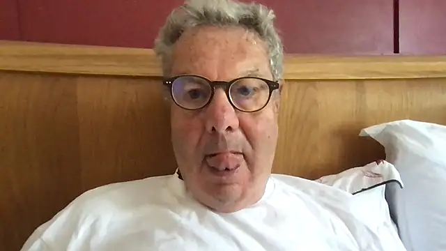 Snapshot of Oldpistolpete chatting on 07-14-26, 08:52 Oldpistolpete online show from 07-14-26, 08:52