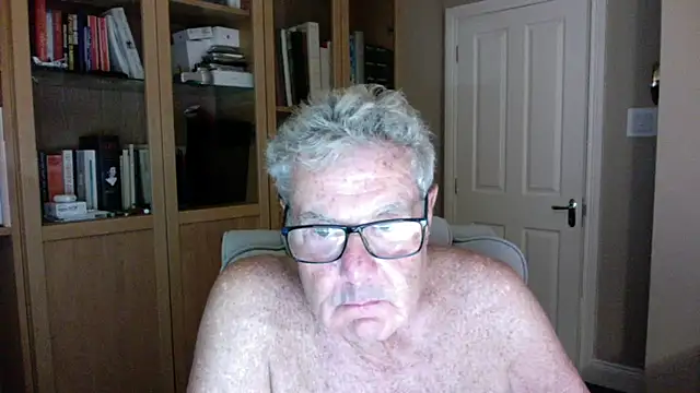 Snapshot of Oldpistolpete chatting on 07-16-26, 09:21 Oldpistolpete online show from 07-16-26, 09:21