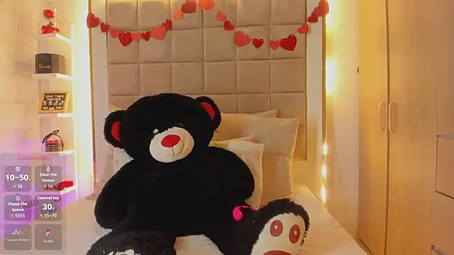 Victoria adaams online show from 02-18-26, 01:51