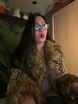 Snapshot of BigDominaMia chatting on 04-24-26, 03:09 BigDominaMia online show from 04-24-26, 03:09